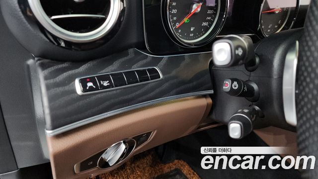 Mercedes-Benz E-Class (W213) E220d 4MATIC Avantgarde 2018 — фото 28