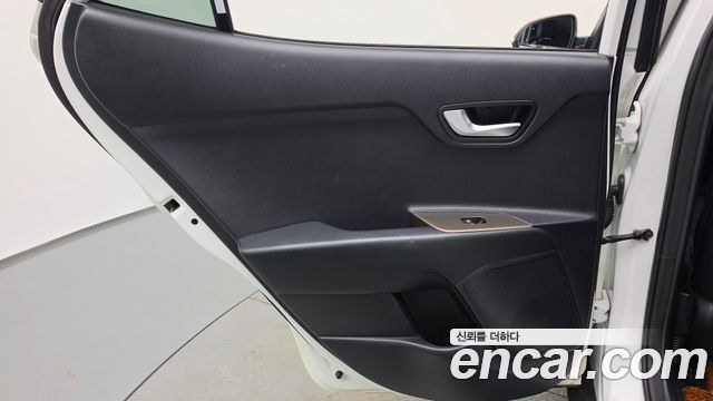 Kia Stonic 1.0 Turbo Trendy 2019 — фото 25
