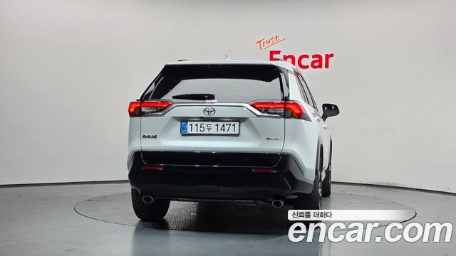 Toyota RAV4 (V) 2.5 4WD PHEV XSE 2025 — фото 4