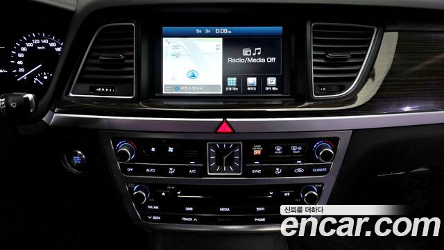 Genesis G80 3.3 GDI AWD Luxury 2018 — фото 15