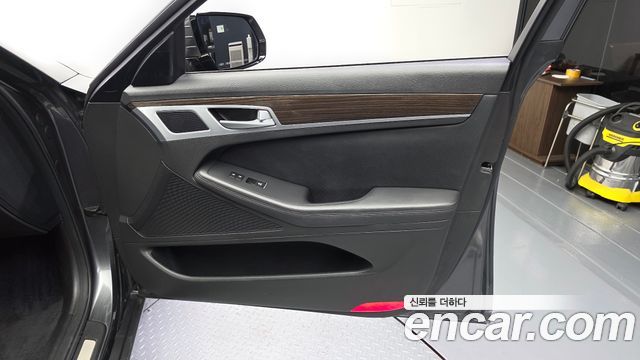 Genesis G80 3.3 GDI AWD Luxury 2018 — фото 24