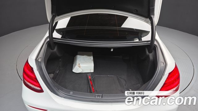 Mercedes-Benz E-Class (W213) E220d Exclusive 2017 — фото 20
