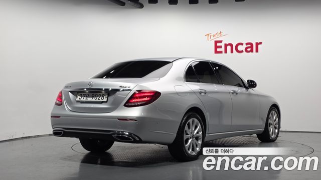 Mercedes-Benz E-Class (W213) E220d 4MATIC Exclusive 2017 — фото 2