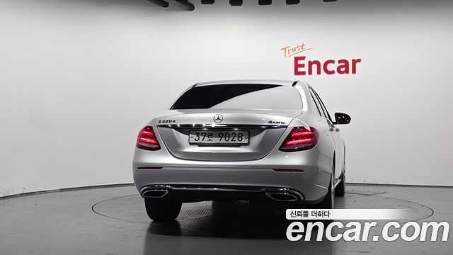 Mercedes-Benz E-Class (W213) E220d 4MATIC Exclusive 2017 — фото 4