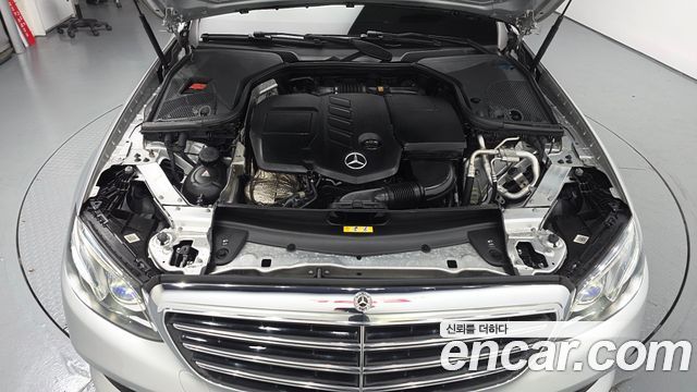 Mercedes-Benz E-Class (W213) E220d 4MATIC Exclusive 2017 — фото 6