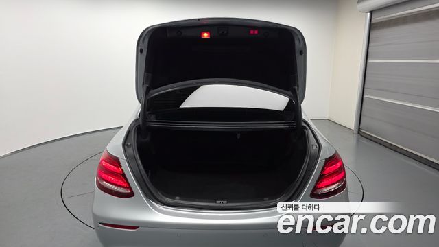 Mercedes-Benz E-Class (W213) E220d 4MATIC Exclusive 2017 — фото 20