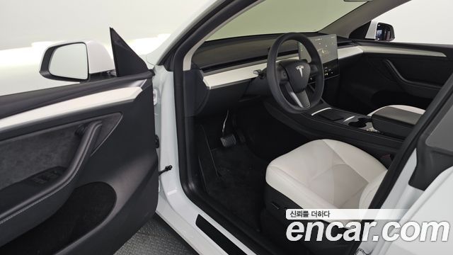 Tesla Model Y Long Range AWD 2024 — фото 10
