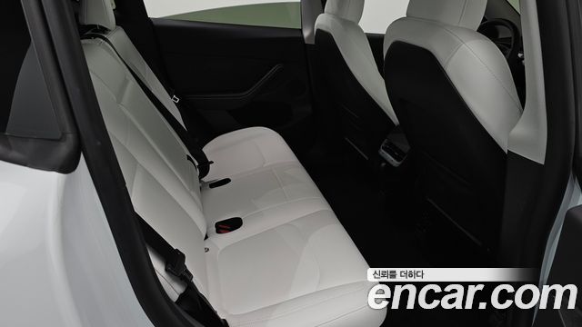 Tesla Model Y Long Range AWD 2024 — фото 11