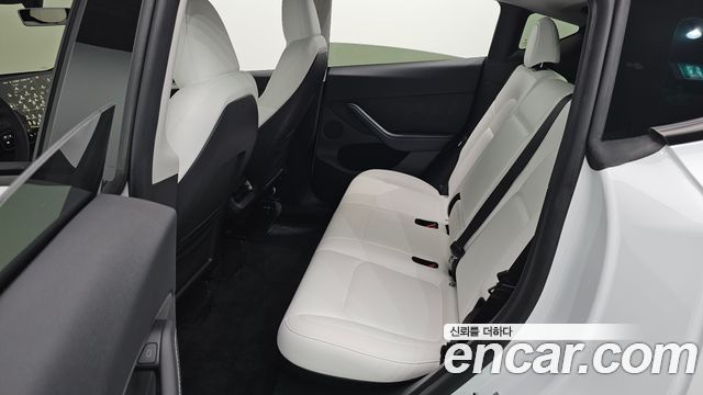 Tesla Model Y Long Range AWD 2024 — фото 12