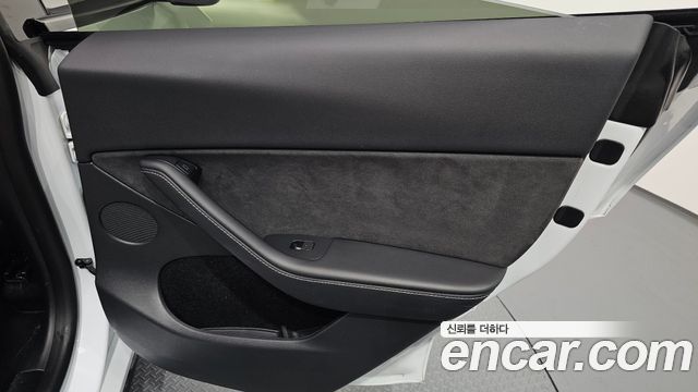 Tesla Model Y Long Range AWD 2024 — фото 25
