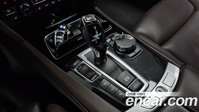 BMW 7 Series (F01) 750Li xDrive Individual 2015 — фото 9