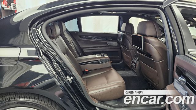 BMW 7 Series (F01) 750Li xDrive Individual 2015 — фото 16