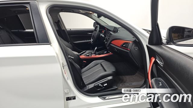 BMW 1 Series (F20) 118d Sport 5Door 2016 — фото 11