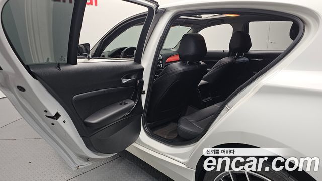 BMW 1 Series (F20) 118d Sport 5Door 2016 — фото 12
