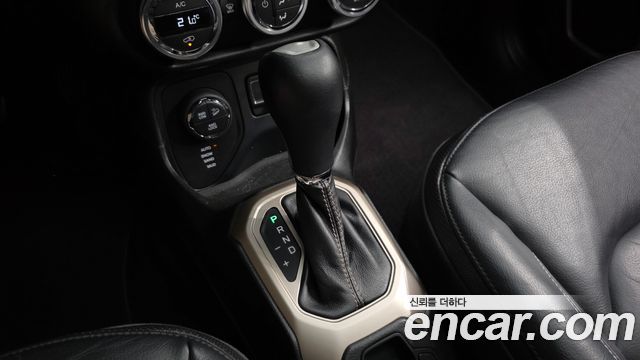 Jeep Renegade 2.0 Diesel Limited AWD 2017 — фото 9