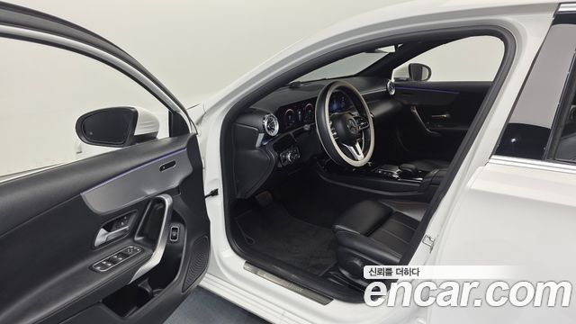 Mercedes-Benz A-Class (W177) A200d Sedan 2022 — фото 10