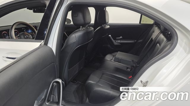 Mercedes-Benz A-Class (W177) A200d Sedan 2022 — фото 12