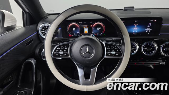 Mercedes-Benz A-Class (W177) A200d Sedan 2022 — фото 13