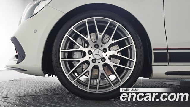 Mercedes-Benz A-Class (W176) A45 AMG 4MATIC 2018 — фото 5