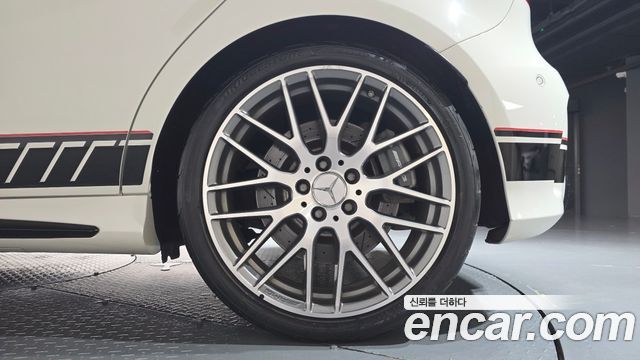 Mercedes-Benz A-Class (W176) A45 AMG 4MATIC 2018 — фото 21