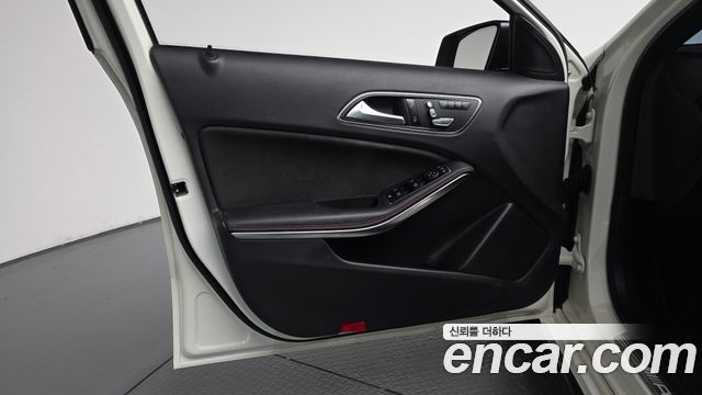 Mercedes-Benz A-Class (W176) A45 AMG 4MATIC 2018 — фото 24