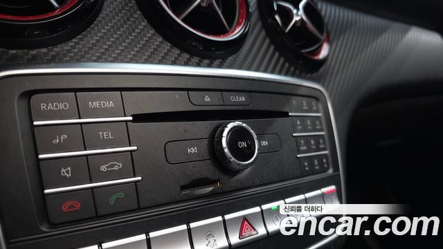 Mercedes-Benz A-Class (W176) A45 AMG 4MATIC 2018 — фото 35