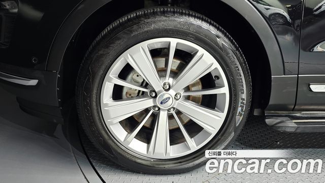 Ford Explorer 2.3 Limited 4WD 5th 2019 — фото 5