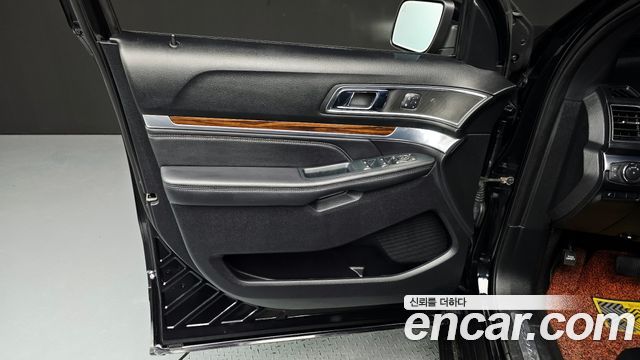 Ford Explorer 2.3 Limited 4WD 5th 2019 — фото 24