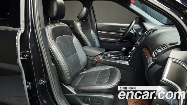 Ford Explorer 2.3 Limited 4WD 5th 2019 — фото 26