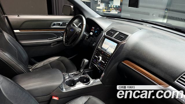 Ford Explorer 2.3 Limited 4WD 5th 2019 — фото 28