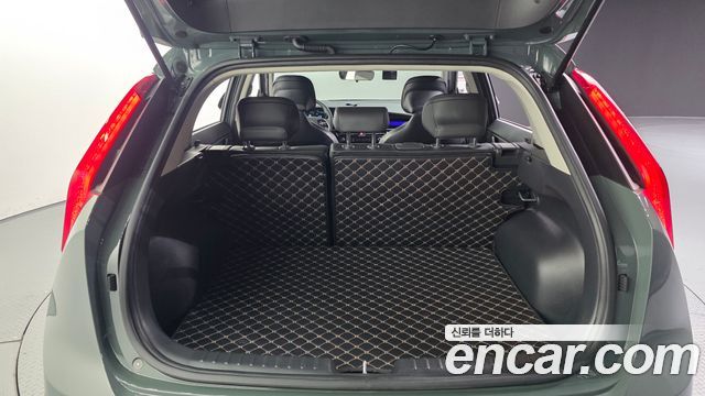 Kia Niro Prestige 2022 — фото 17