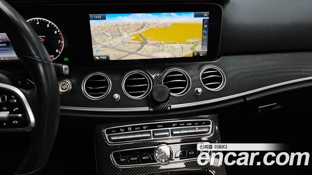 Mercedes-Benz E-Class (W213) E300 4MATIC Avnatgarde 2019 — фото 17