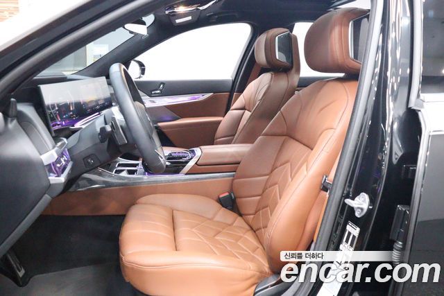 BMW 7 Series (G70) 740i sDrive M Sport 2023 — фото 6