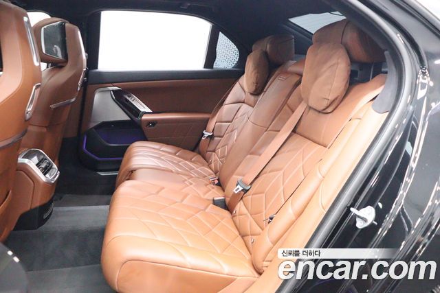 BMW 7 Series (G70) 740i sDrive M Sport 2023 — фото 7
