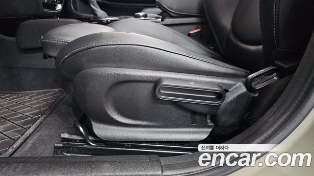 MINI Cooper Clubman Untied suit Edition 2nd 2019 — фото 31