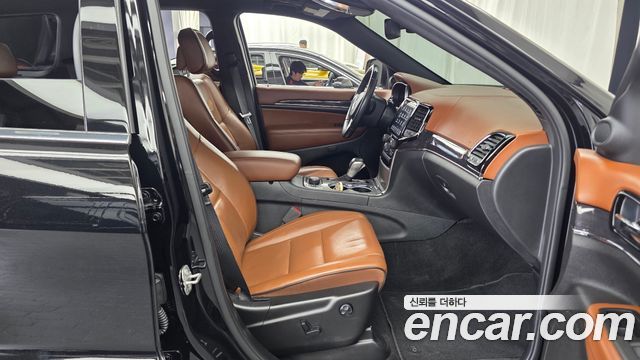 Jeep Grand Cherokee 3.6 Overland WK2 2020 — фото 15