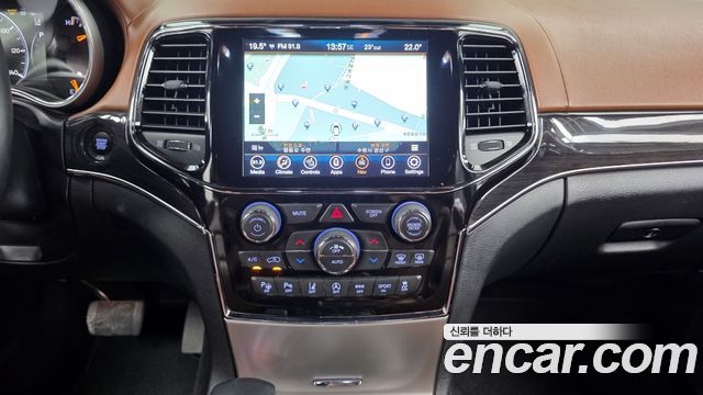 Jeep Grand Cherokee 3.6 Overland WK2 2020 — фото 18
