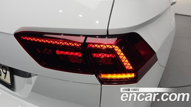 Volkswagen Tiguan Allspace 2.0 TDI Prestige 2020 — фото 23