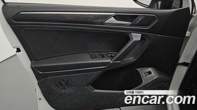 Volkswagen Tiguan Allspace 2.0 TDI Prestige 2020 — фото 24