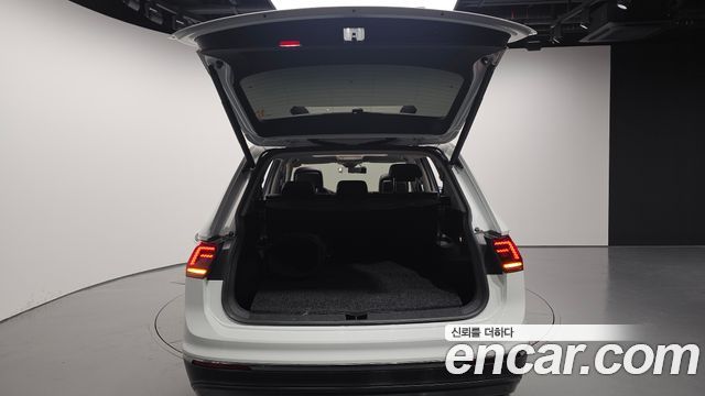 Volkswagen Tiguan Allspace 2.0 TDI Prestige 2020 — фото 30