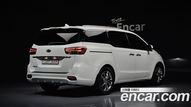 Kia Carnival 9-Seater Prstige 2020 — фото 2