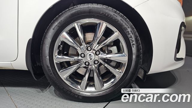 Kia Carnival 9-Seater Prstige 2020 — фото 5