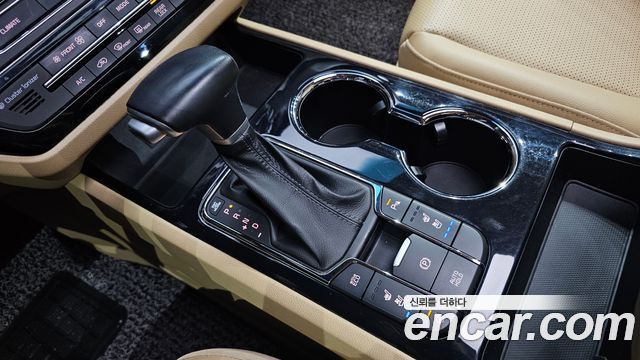 Kia Carnival 9-Seater Prstige 2020 — фото 9