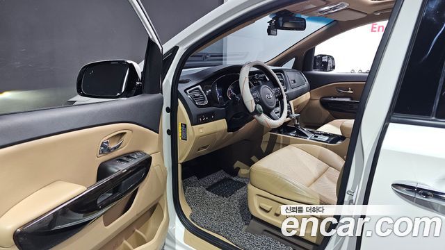 Kia Carnival 9-Seater Prstige 2020 — фото 10