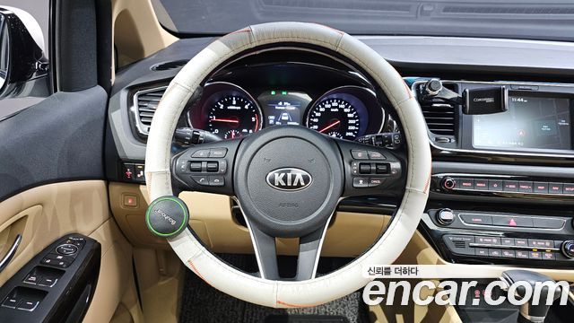 Kia Carnival 9-Seater Prstige 2020 — фото 12
