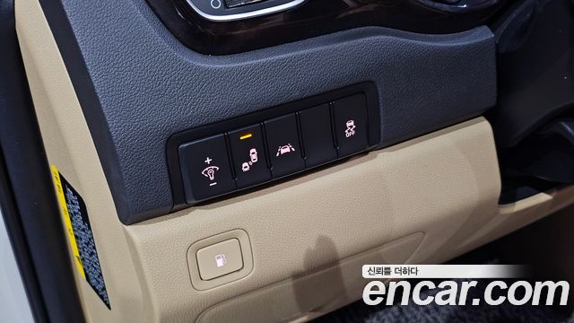 Kia Carnival 9-Seater Prstige 2020 — фото 16
