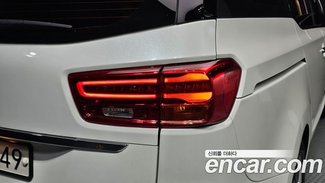 Kia Carnival 9-Seater Prstige 2020 — фото 23