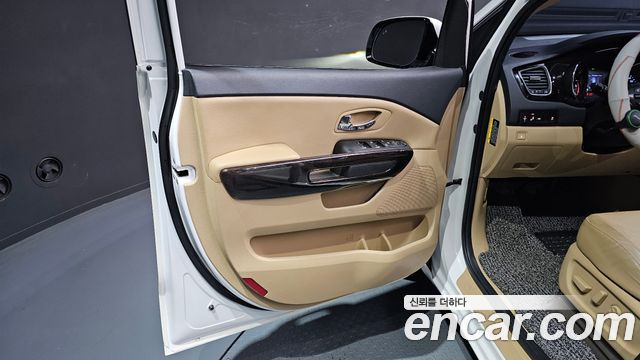 Kia Carnival 9-Seater Prstige 2020 — фото 24