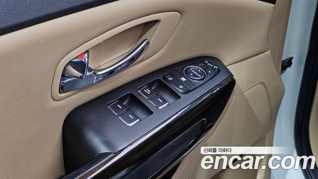 Kia Carnival 9-Seater Prstige 2020 — фото 30