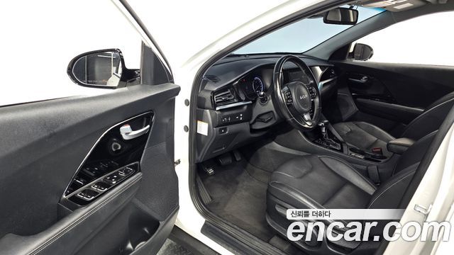 Kia Niro 1.6 HEV Prestige 2022 — фото 10